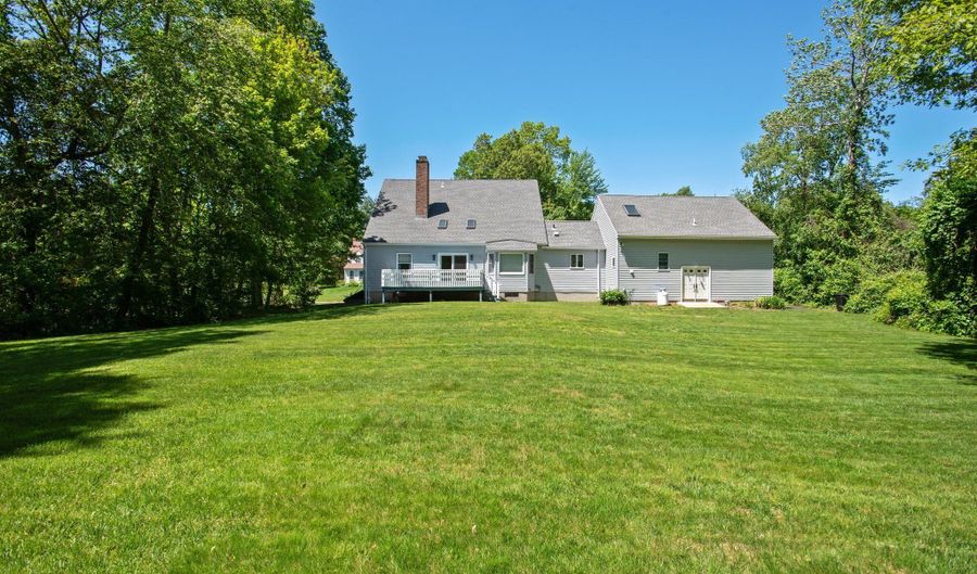 10 Colonial Dr, Clinton, CT 06413 - 3 Beds, 5 Bath