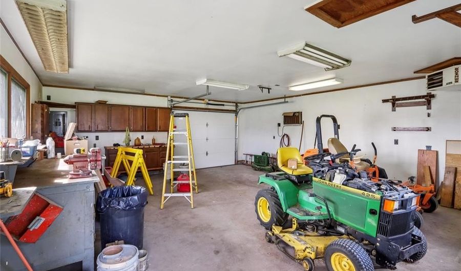 71 Railroad St, Atkins, IA 52206 - 5 Beds, 2 Bath