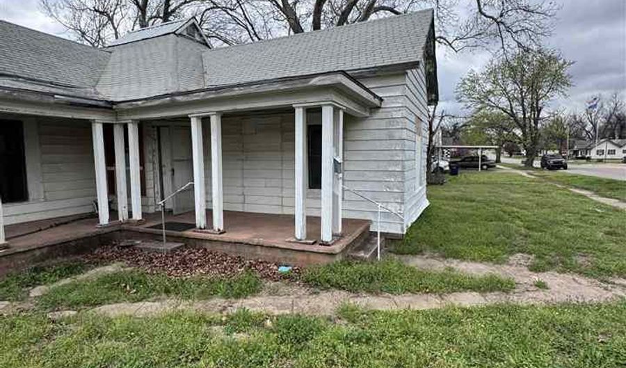 108 W Kentucky Ave, Anadarko, OK 73005 - 2 Beds, 1 Bath