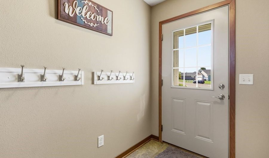 1305 Whistling Straits Ct, Altoona, WI 54720 - 4 Beds, 2 Bath