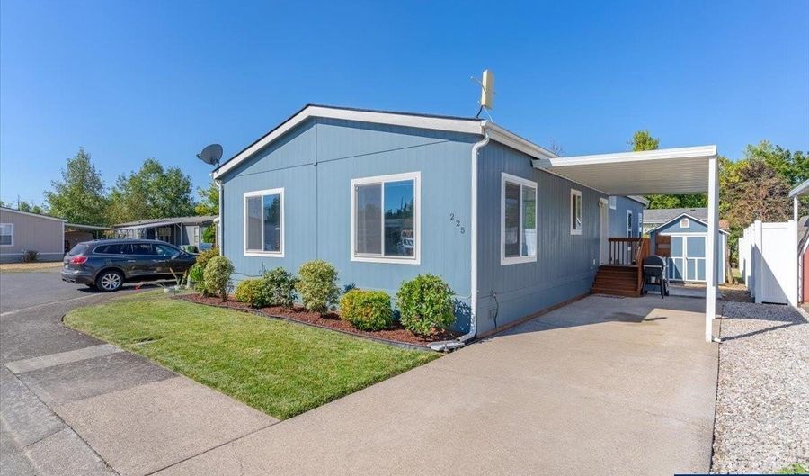 225 Yew # 33 Ct 33, Aumsville, OR 97325 - 3 Beds, 2 Bath