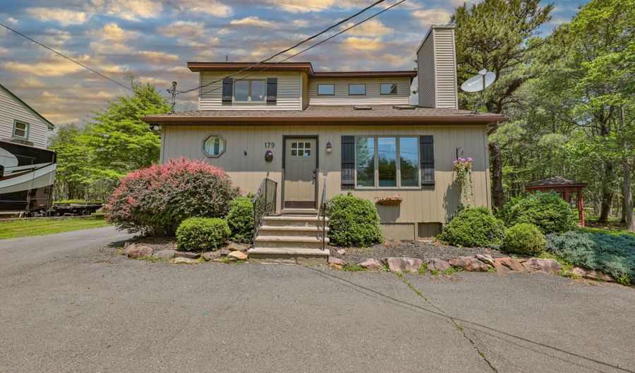 179 Chippewa Trl, Albrightsville, PA 18210 - 4 Beds, 2 Bath