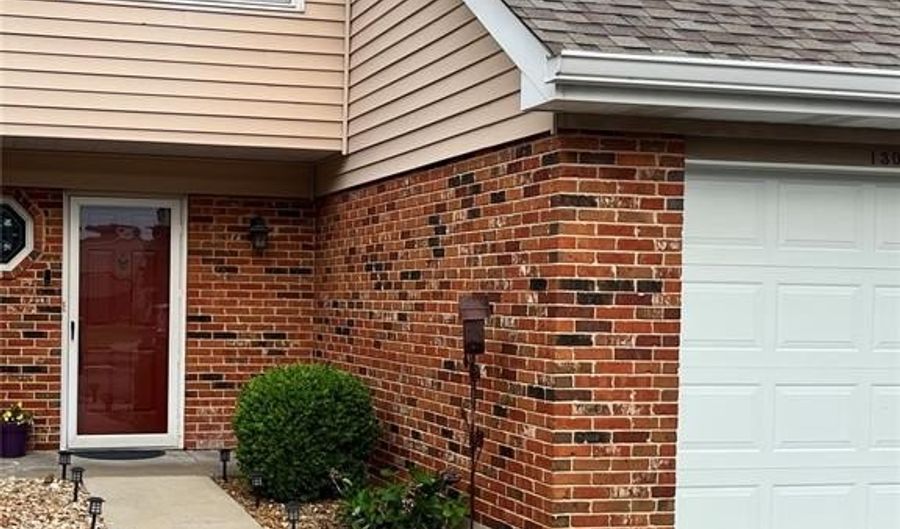 1306 Tahoe Valley Ct, Ballwin, MO 63021 - 2 Beds, 3 Bath