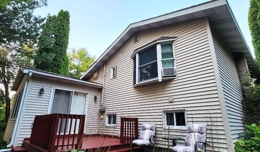 102 E Parsons St, Alpena, MI 49707 - 3 Beds, 2 Bath