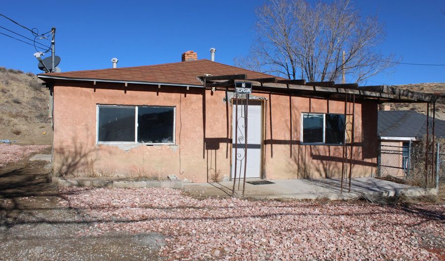 303 E Pershing Ave, Gallup, NM 87301 - 4 Beds, 2 Bath