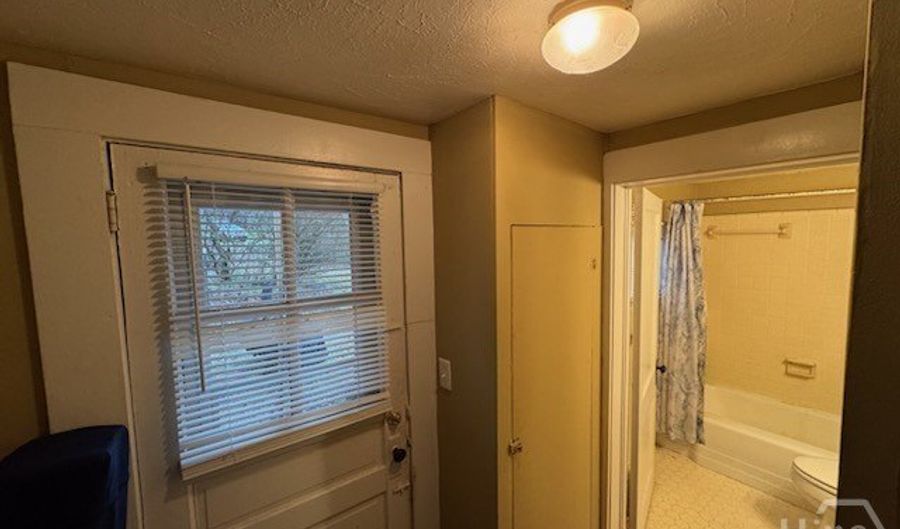 1095 Macon Hwy, Athens, GA 30605 - 2 Beds, 1 Bath