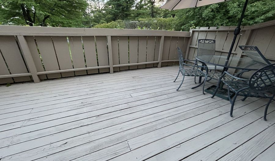 38 Sutton Pl 38, Bloomfield, CT 06002 - 2 Beds, 3 Bath