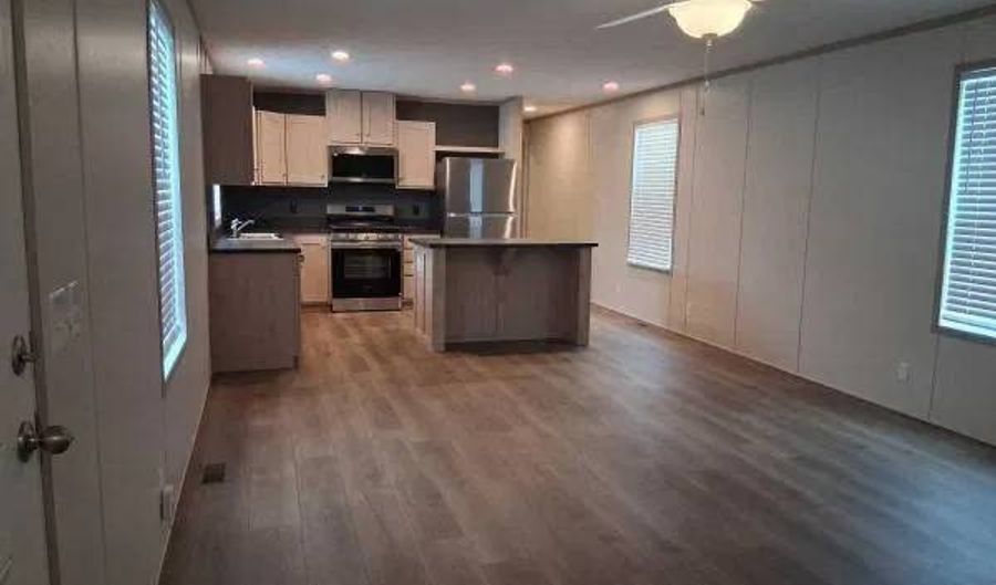 328 W. 53rd St 17, Anderson, IN 46013 - 3 Beds, 2 Bath