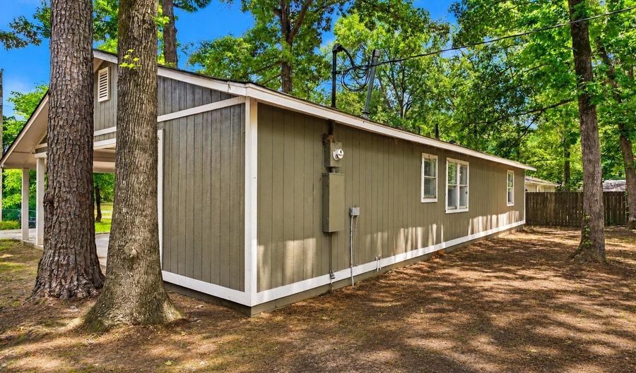 6521 Grayson Dr, Benton, AR 72019 - 3 Beds, 2 Bath