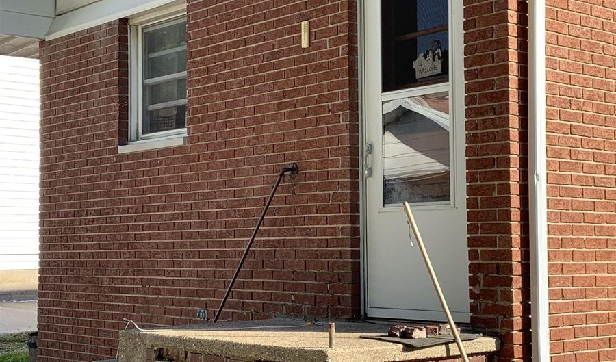 530 W Spring St, Bloomfield, IN 47424 - 2 Beds, 1 Bath