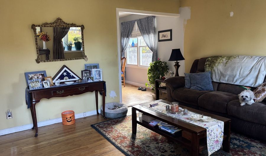 25 Beechwood Dr, Ansonia, CT 06401 - 3 Beds, 2 Bath