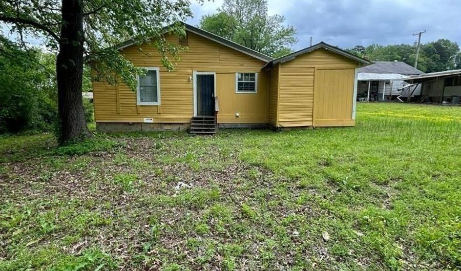 1105 S East St, Benton, AR 72015 - 3 Beds, 2 Bath
