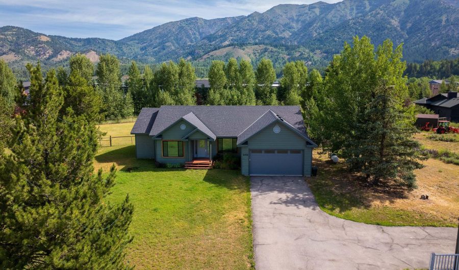 68 KELLY Ln, Alpine, WY 83128 - 3 Beds, 2 Bath