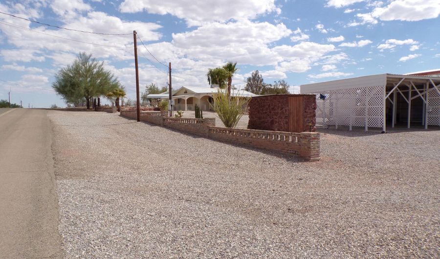 42526 La Posa Rd, Bouse, AZ 85325 - 2 Beds, 2 Bath