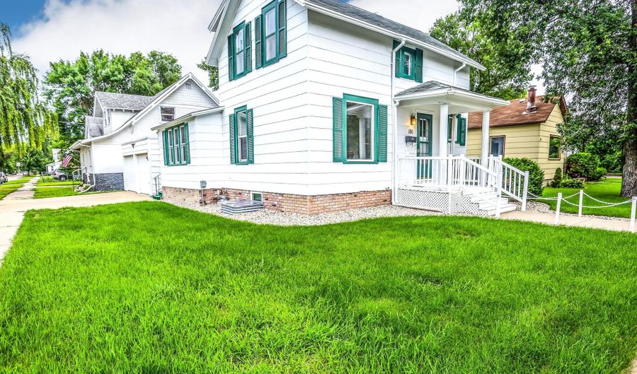 101 SW 8th Ave, Aberdeen, SD 57401 - 4 Beds, 3 Bath
