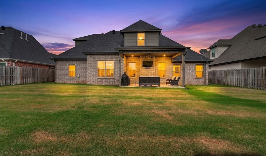 1902 SW Edinburgh Ave, Bentonville, AR 72713 - 4 Beds, 3 Bath