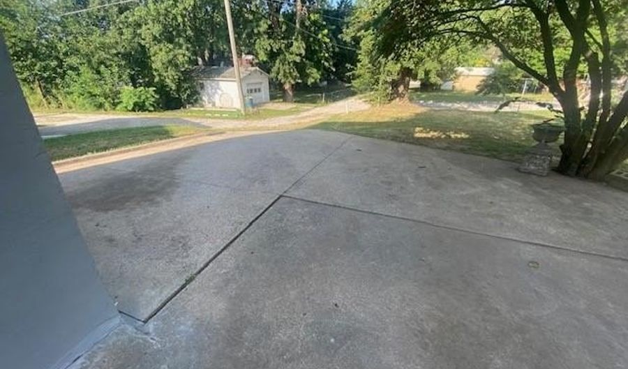 309 N 12th St, Atchison, KS 66002 - 2 Beds, 2 Bath