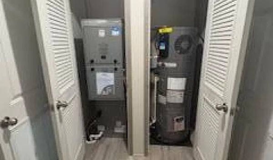 328 W. 53rd St #11, Anderson, IN 46013 - 2 Beds, 2 Bath