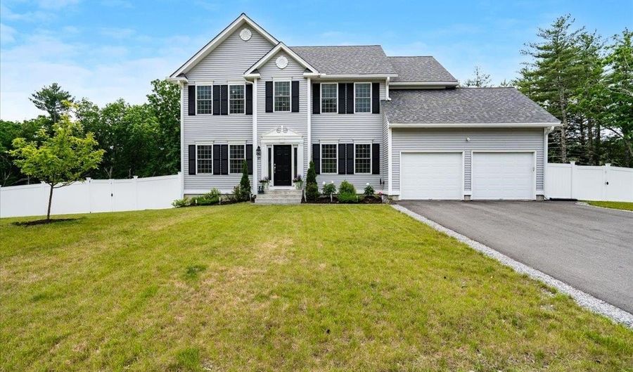 21 Huntington Ridge Rd, Bedford, NH 03110 - 4 Beds, 3 Bath