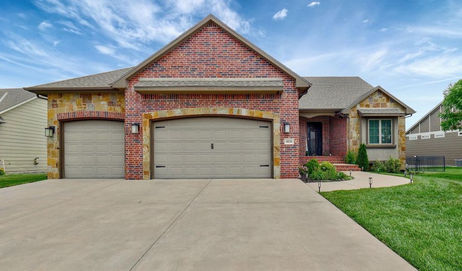 4820 N Indian Oak St, Bel Aire, KS 67226 - 5 Beds, 5 Bath