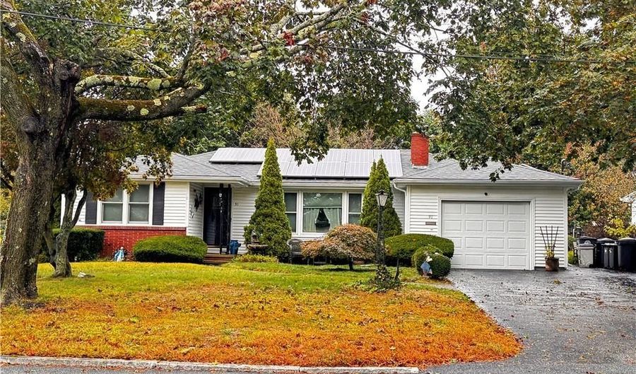 91 Ridgeway Rd, Cranston, RI 02920 - 3 Beds, 2 Bath