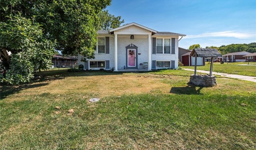 3270 Bayvue Blvd, Arnold, MO 63010 - 3 Beds, 2 Bath