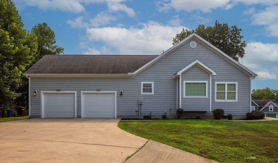 1 Pinewood Way, Athens, OH 45701 - 3 Beds, 3 Bath