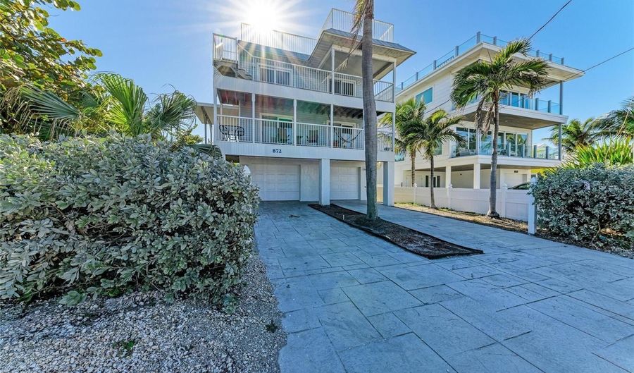 872 N SHORE Dr, Anna Maria, FL 34216 - 4 Beds, 2 Bath