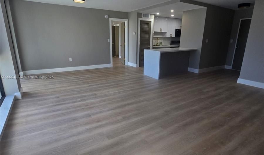 9800 W Bay Harbor Dr 305, Bay Harbor Islands, FL 33154 - 1 Beds, 2 Bath