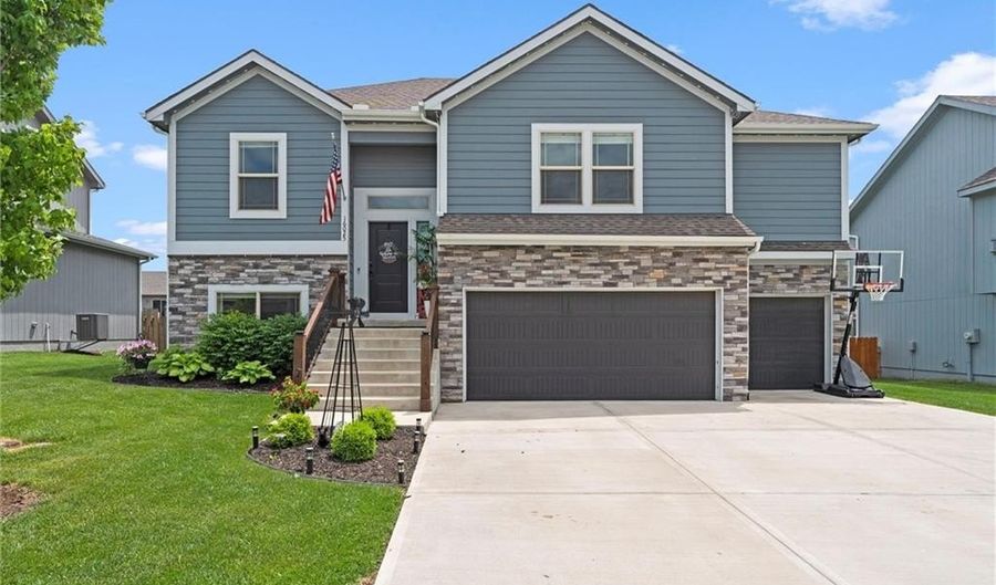 16025 Craig St, Basehor, KS 66007 - 5 Beds, 3 Bath