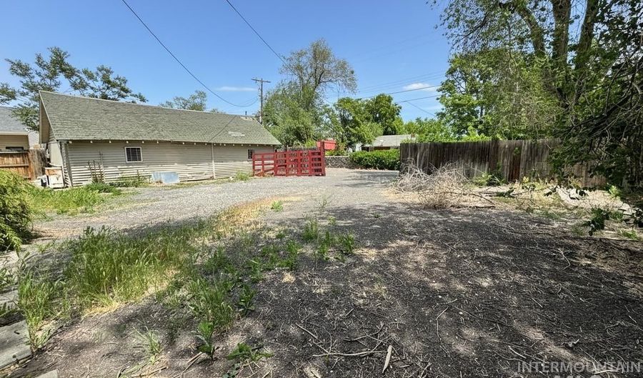 120 9th Ave N, Buhl, ID 83316 - 6 Beds, 2 Bath