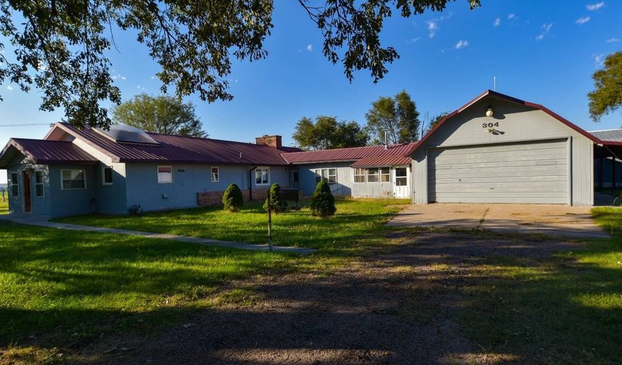 304 U St, Beaver City, NE 68926 - 3 Beds, 2 Bath