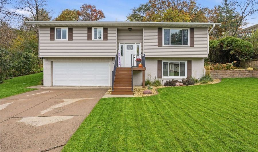 903 Roberts St, Altoona, WI 54720 - 3 Beds, 2 Bath