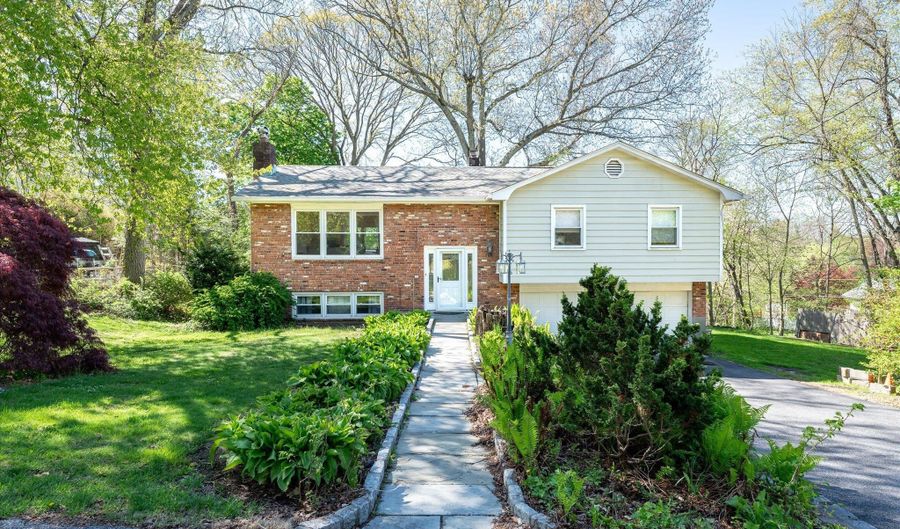 6 Amawalk Ave, Amawalk, NY 10501 - 4 Beds, 3 Bath