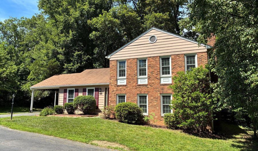4834 KING SOLOMON Dr, Annandale, VA 22003 - 4 Beds, 3 Bath