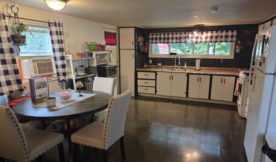 43 Catamount Hill Dr, Allenstown, NH 03275 - 3 Beds, 1 Bath