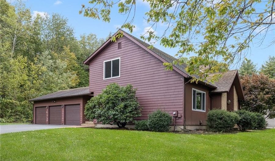 67 Daniel Dr, North Kingstown, RI 02852 - 3 Beds, 2 Bath