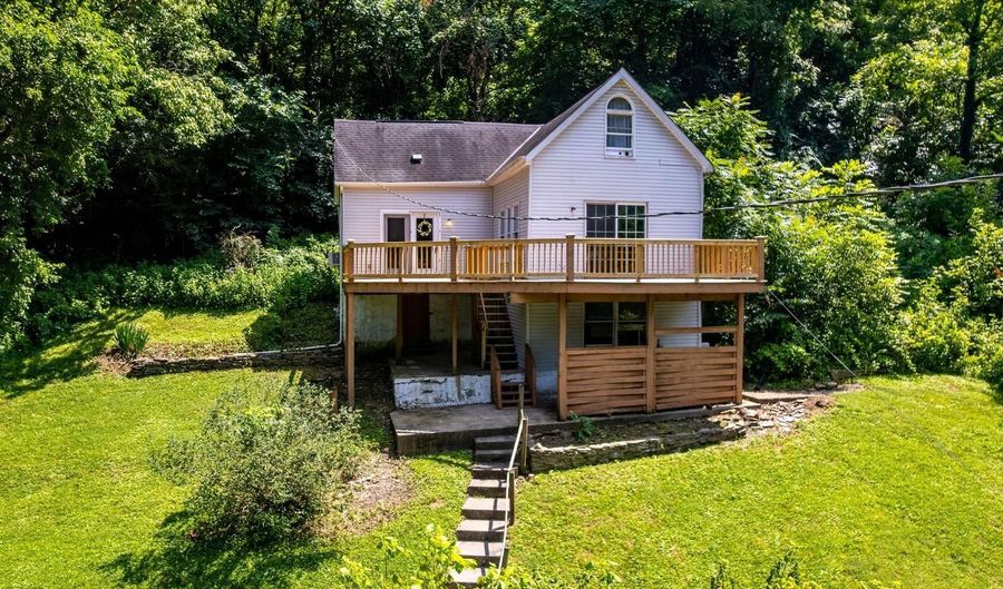 181 Market St, Aurora, IN 47001 - 3 Beds, 2 Bath