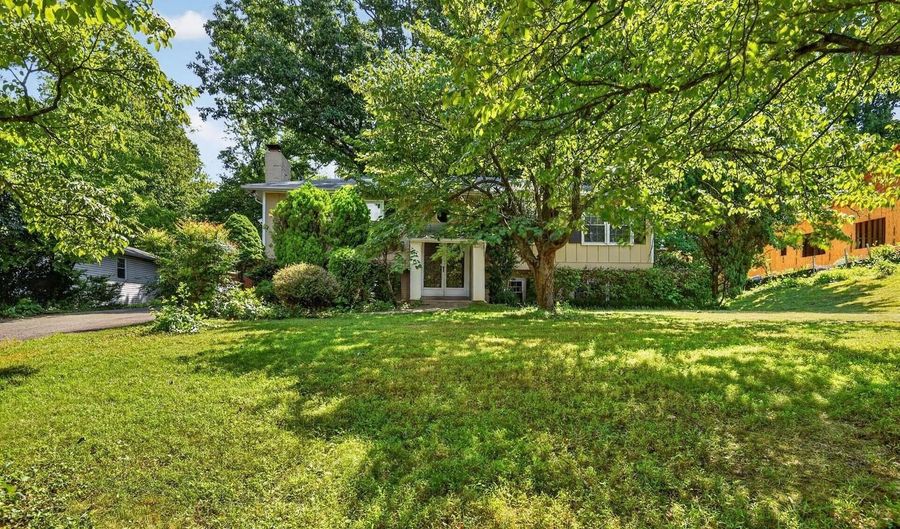 3409 BEVERLY Dr, Annandale, VA 22003 - 5 Beds, 3 Bath