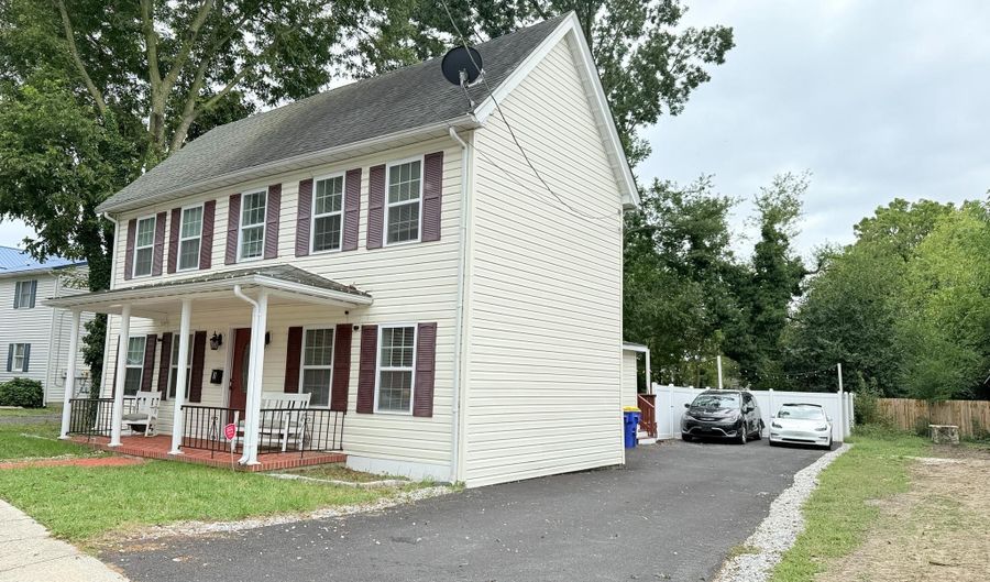 1 W LIBERTY St, Harrington, DE 19952 - 4 Beds, 2 Bath