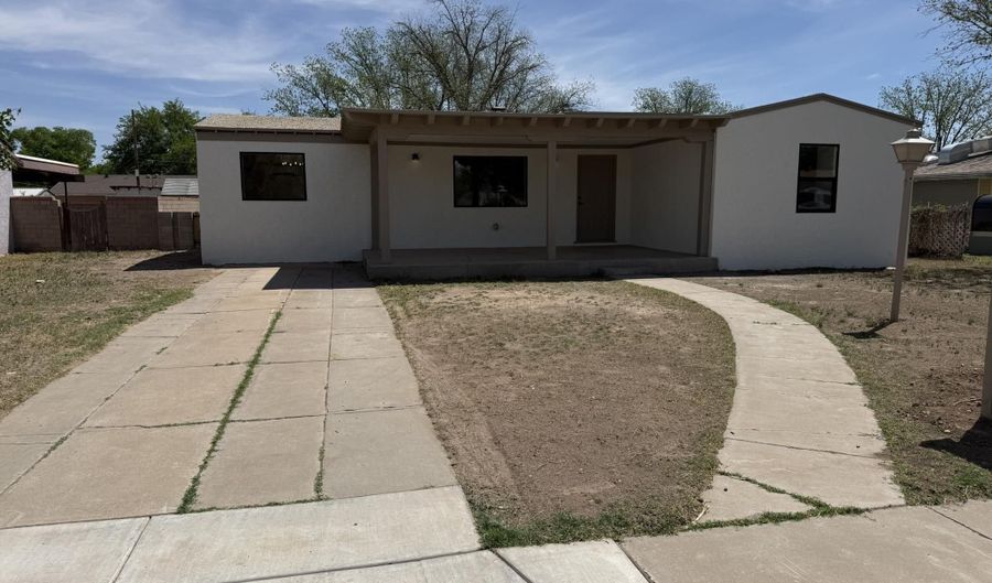 911 S 4th St, Artesia, NM 88210 - 3 Beds, 2 Bath