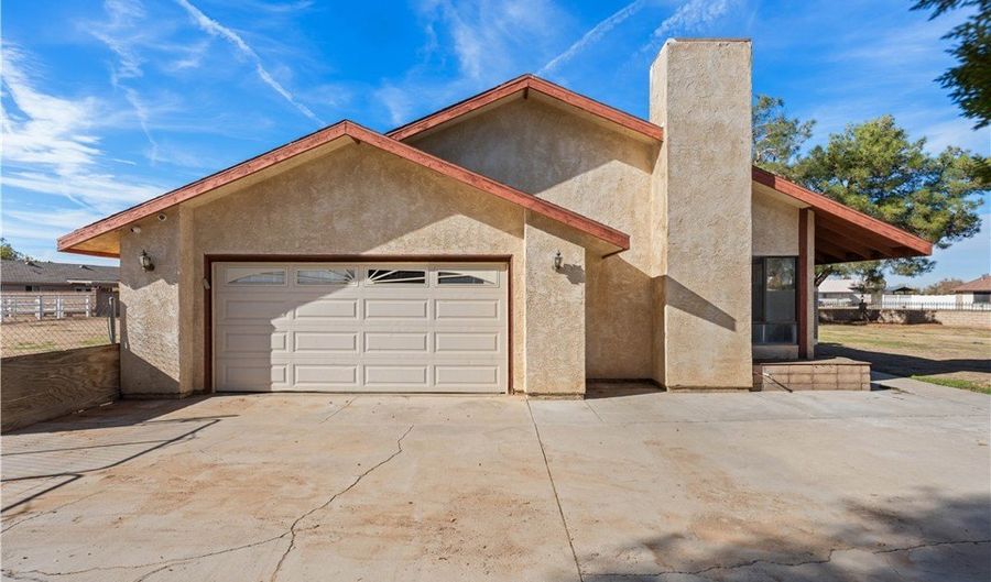 18891 Shoshonee Rd, Apple Valley, CA 92307 - 3 Beds, 2 Bath