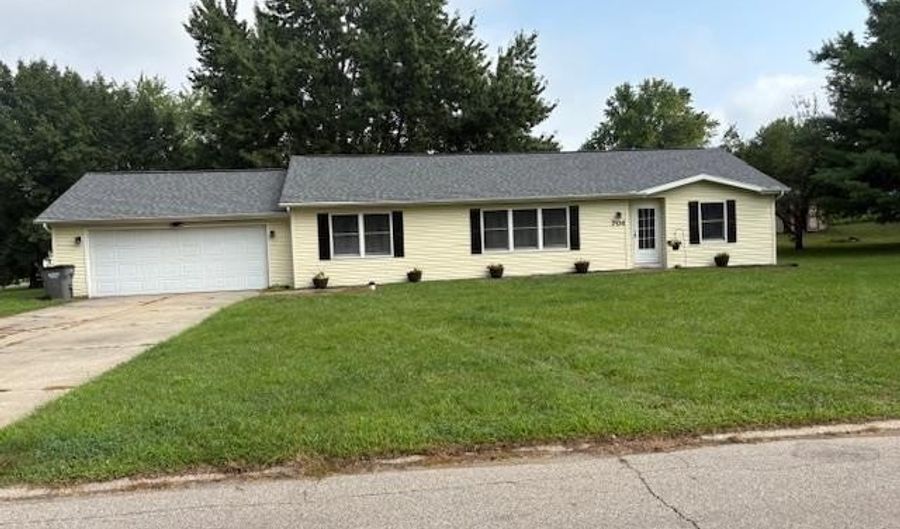 701 Charles St, Winona Lake, IN 46590 - 3 Beds, 2 Bath