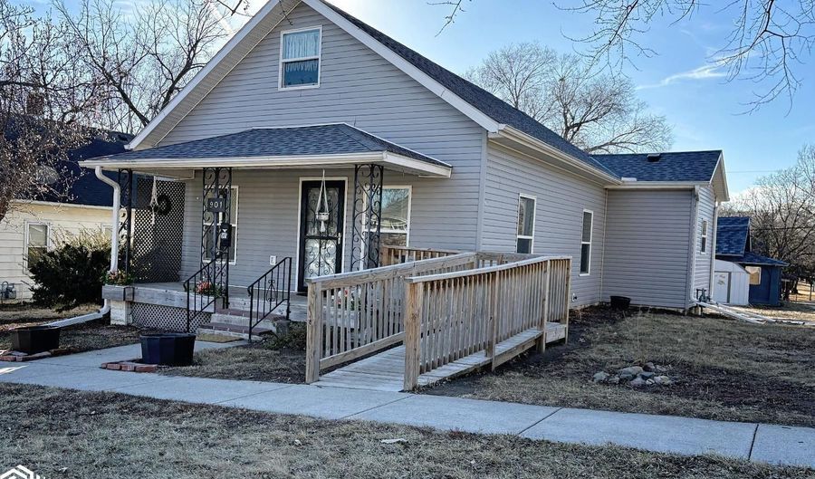 901 Maple St, Atlantic, IA 50022 - 2 Beds, 2 Bath
