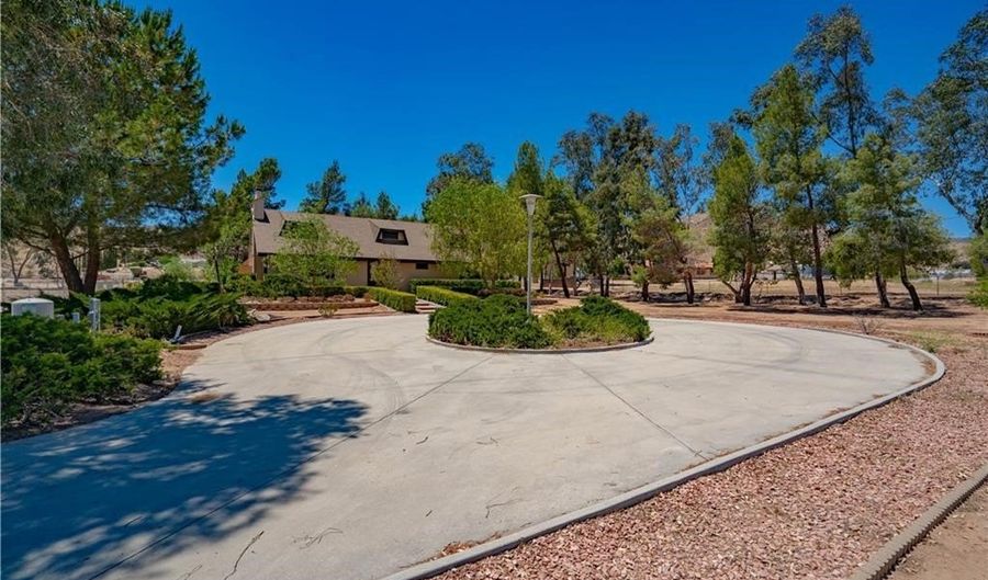 34155 Castlehaven Rd, Agua Dulce, CA 91390 - 3 Beds, 3 Bath