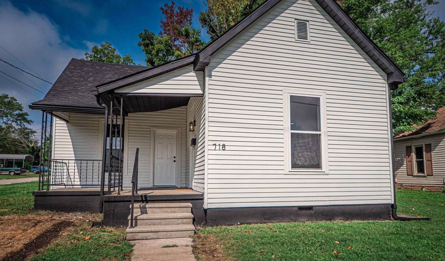 718 S Illinois St, Bicknell, IN 47512 - 2 Beds, 1 Bath
