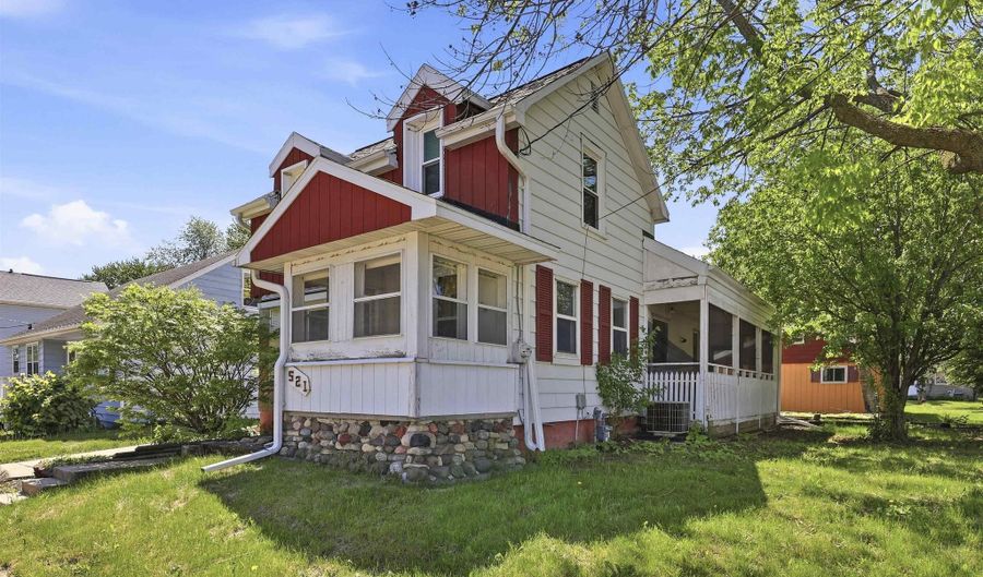 521 E CALUMET St, Appleton, WI 54915 - 3 Beds, 1 Bath