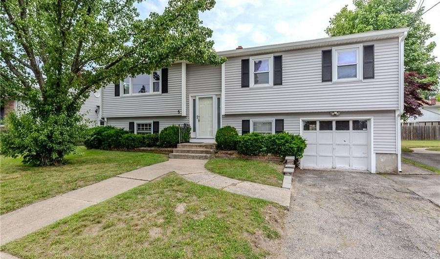5 Standish Ave, North Providence, RI 02911 - 3 Beds, 2 Bath