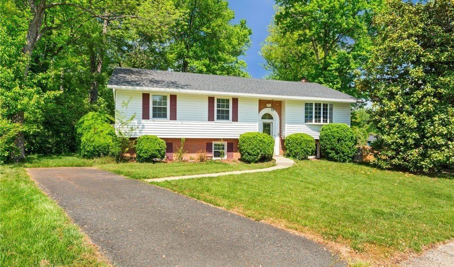 8502 WOODBINE Ln, Annandale, VA 22003 - 5 Beds, 3 Bath
