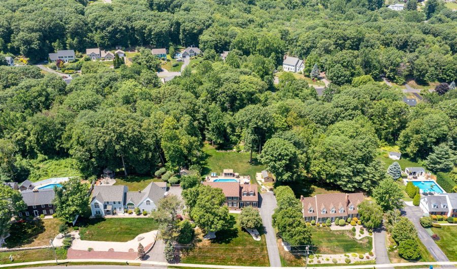 473 Hart St, Bristol, CT 06010 - 4 Beds, 3 Bath